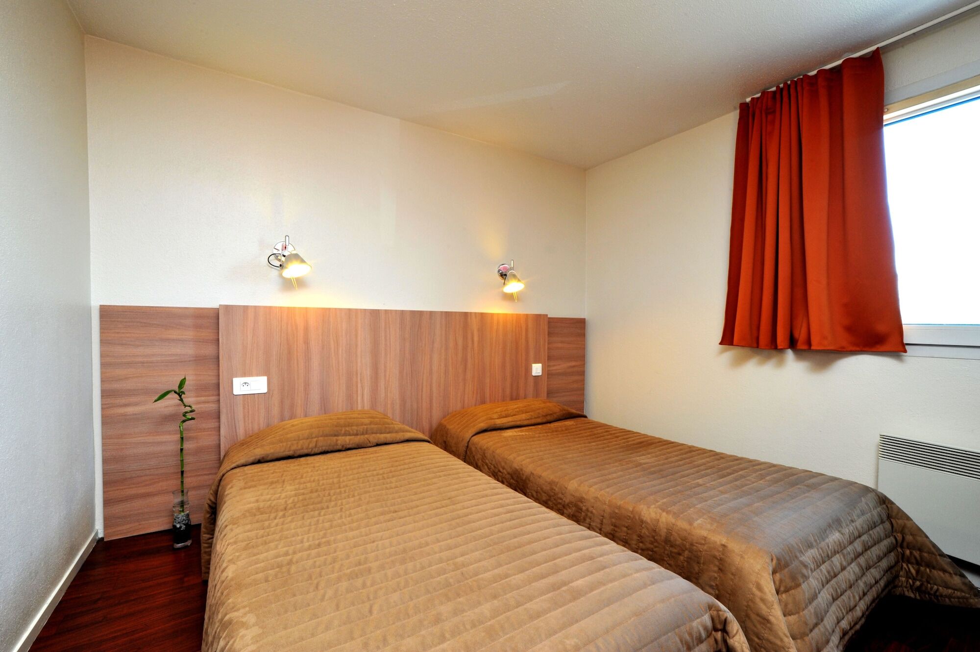 Kyriad Direct Agen Castelculier Exterior foto